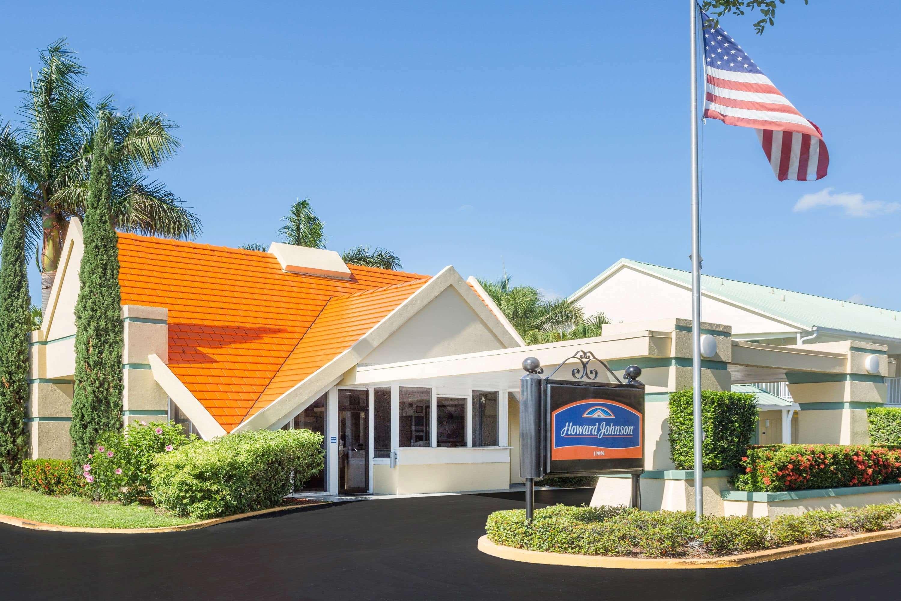 Howard Johnson By Wyndham Vero Beach / Downtown Exterior photo